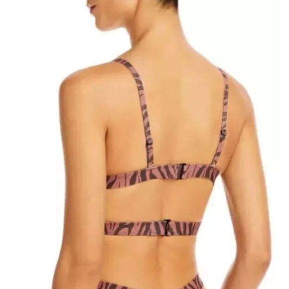 NWT AQUA Women Tiger Print Strappy Bikini Swim Top V Neck Adjustable Straps XS‎ - Picture 2 of 8